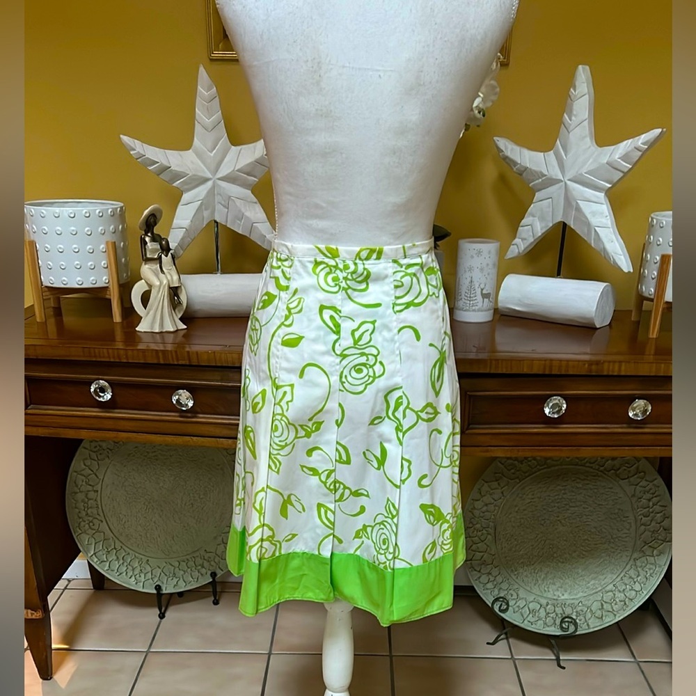 Women’s Vibrant Floral Green &  White 100% Cotton A line Midi Skirt Sz 11 USA - Picture 6 of 7